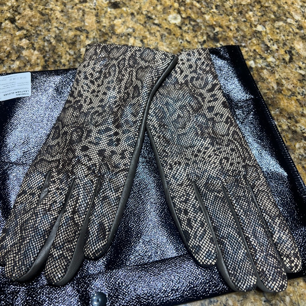 Leopard brown leather women’s gloves